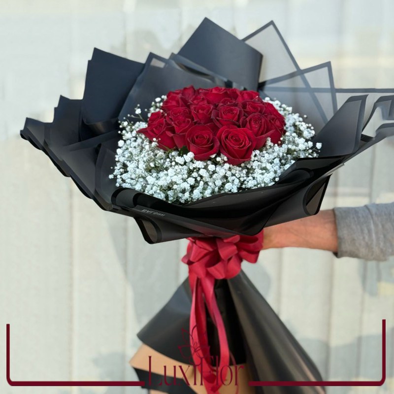 دسته گل رز قرمز