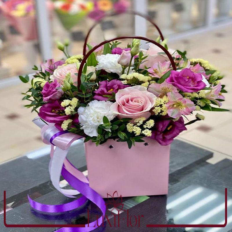 باکس گل رز صورتی و آلسترومریا کد 1077